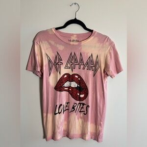 Def Leppard “Love Bites” Pink Tie-Dye T-Shirt
Size XS
